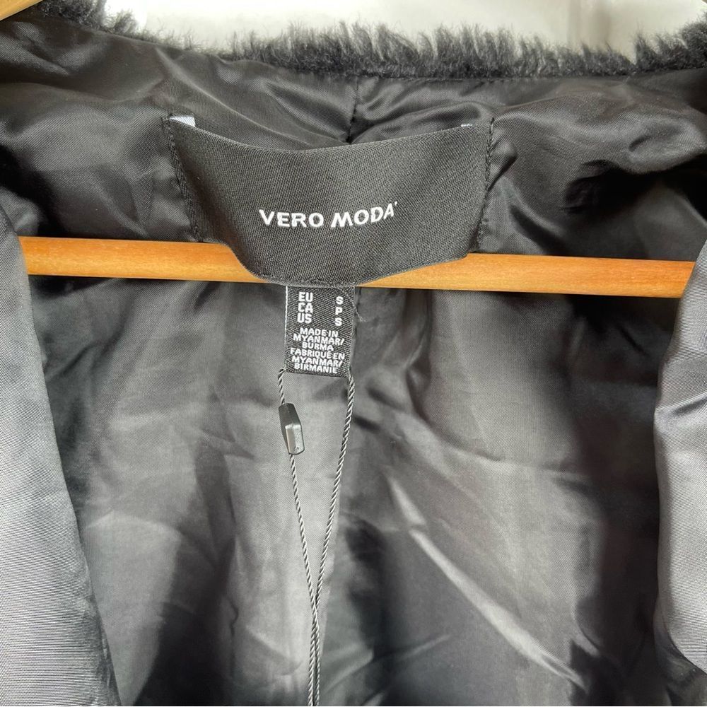 Vero Moda NWT Amanda Short Black Faux Fur Teddy Jacket Size Small - Picture 3 of 6